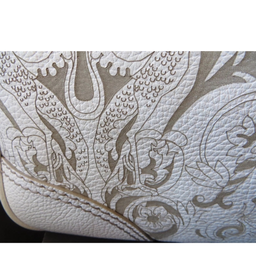 Designer Handbag - Picture 3 of 7